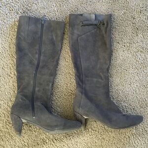 Gray suede Tsubo boots size 7